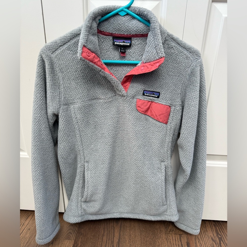 Patagonia Snap T Gray Fleece with Coral Accents